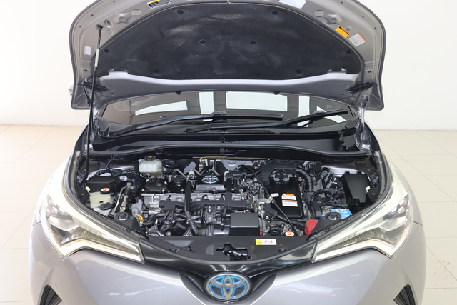 2018 Toyota C-HR 1.8 Hybrid High สีเทา | เพชรยนต์ รถมือสอง - Image 12