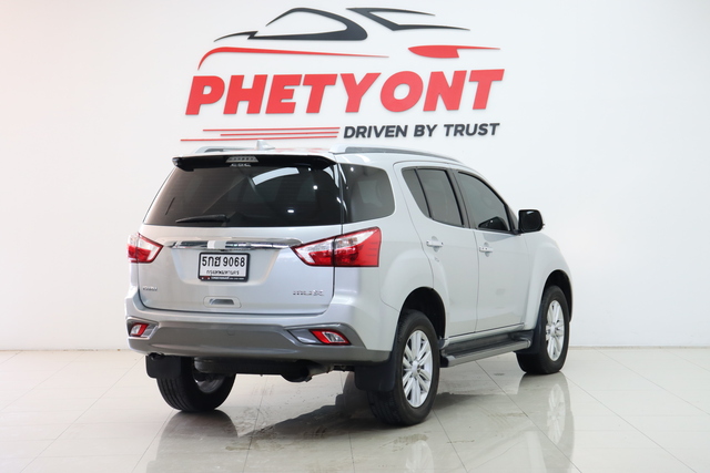 2018 Isuzu Mu-X 3.0 2WD สีบรอนซ์เงิน | เพชรยนต์ รถมือสอง - Image 5
